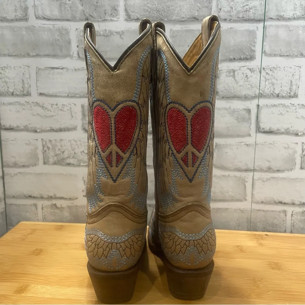 Corral vintage TEEN Heart & Wings western boots, size 2 Leather. Preowned.
